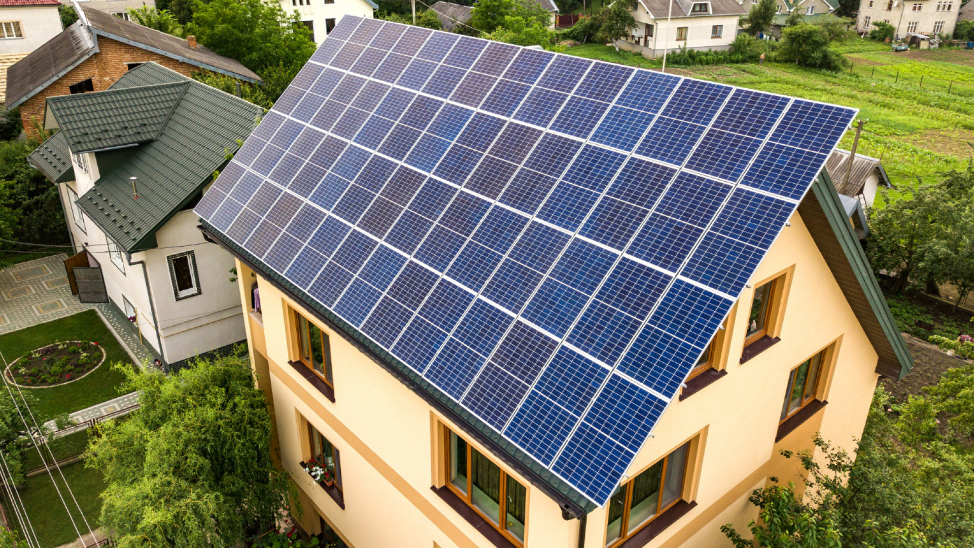 Améliorez votre empreinte écologique grâce à un onduleur solaire intelligent et durable