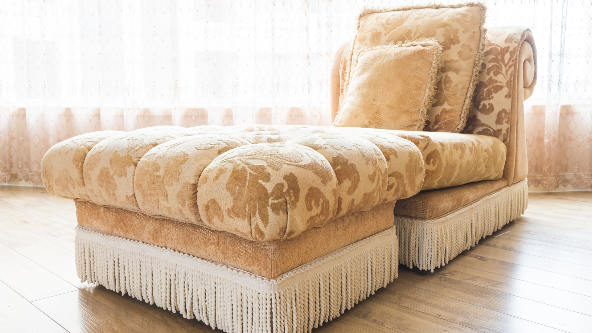Méridienne : histoire et style d’un meuble iconique dans le salon